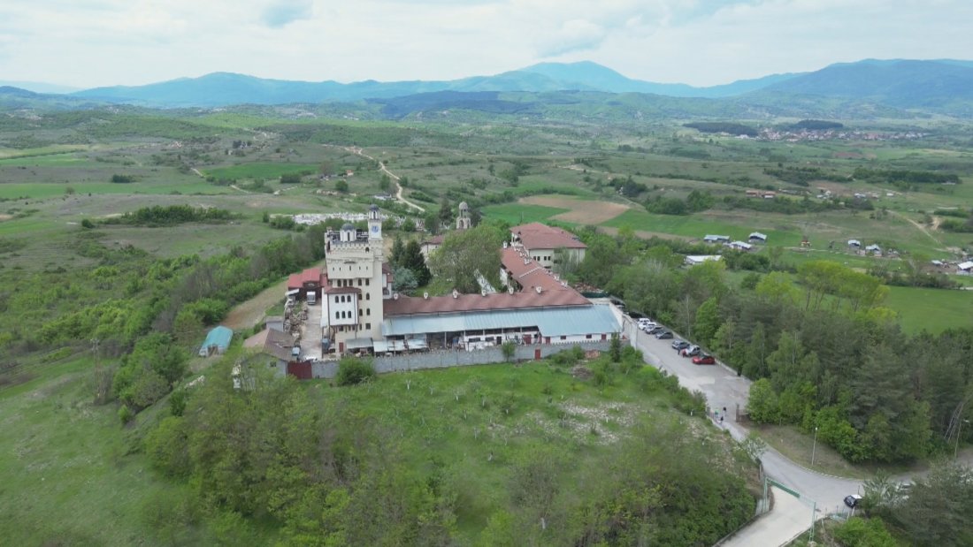 Вярващи се поклониха пред чудотворната икона на свети Георги в Хаджидимовския манастир