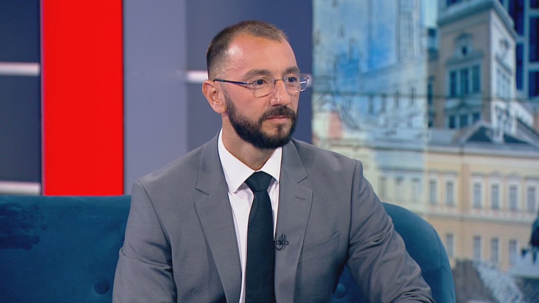 Хекимян след "развода" в общината: Бонев е като латерна, с Терзиев говорят само за пари и постове