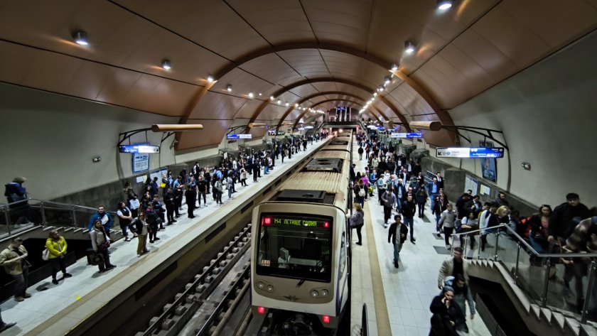Заради транспортната блокада в столицата - пускат още 6 влака на метрото