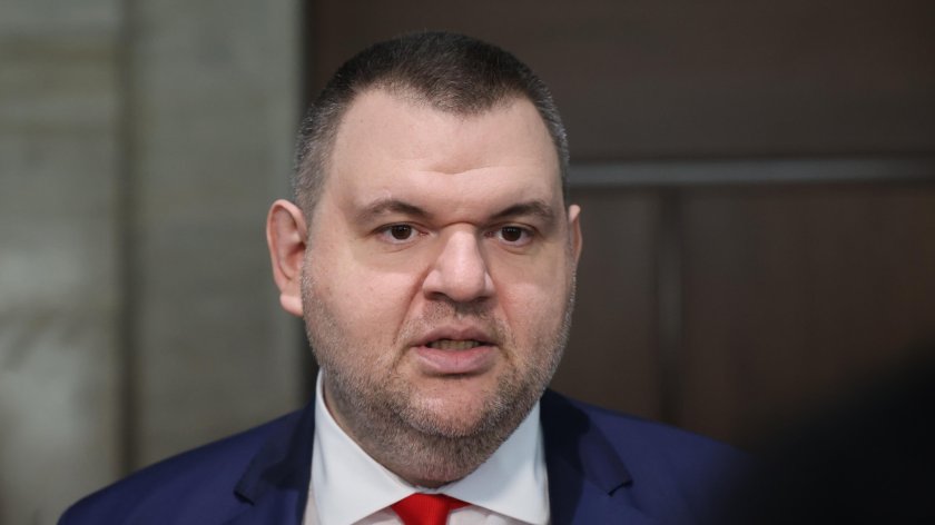 пеевски нищо случва парламент занимават глупости