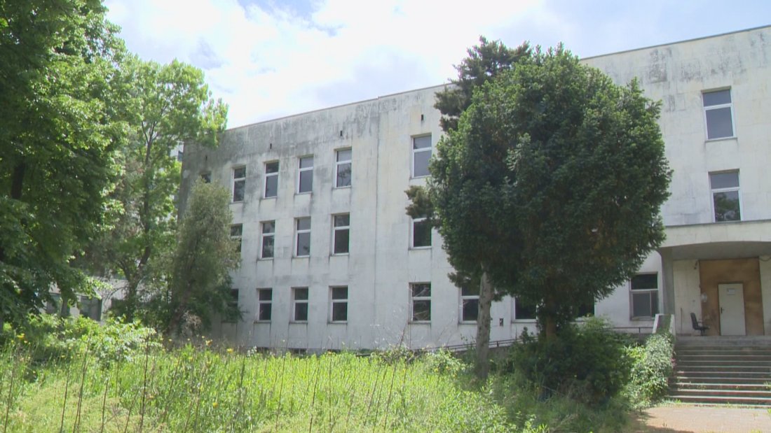 Нова мисия за бившата военна болница в Русе: Сградата отваря врати след 16 години разруха