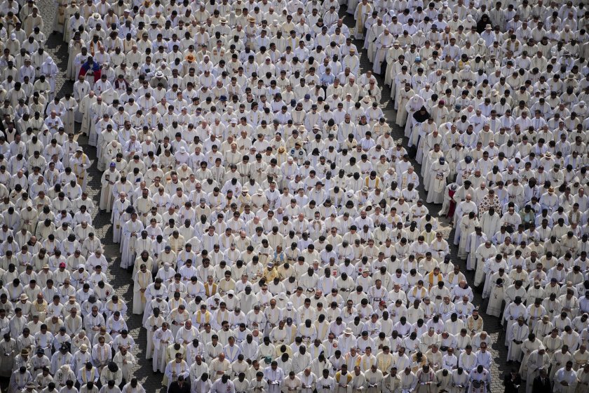 Стотици хиляди присъстваха на интронизацията на папа Лъв XIV