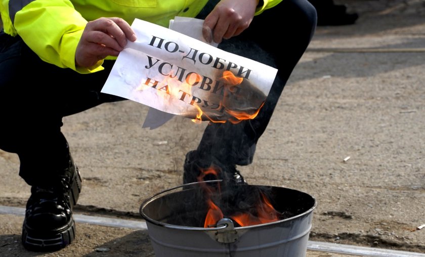 Безсрочни стачни действия готвят протестиращите в столичния градски транспорт