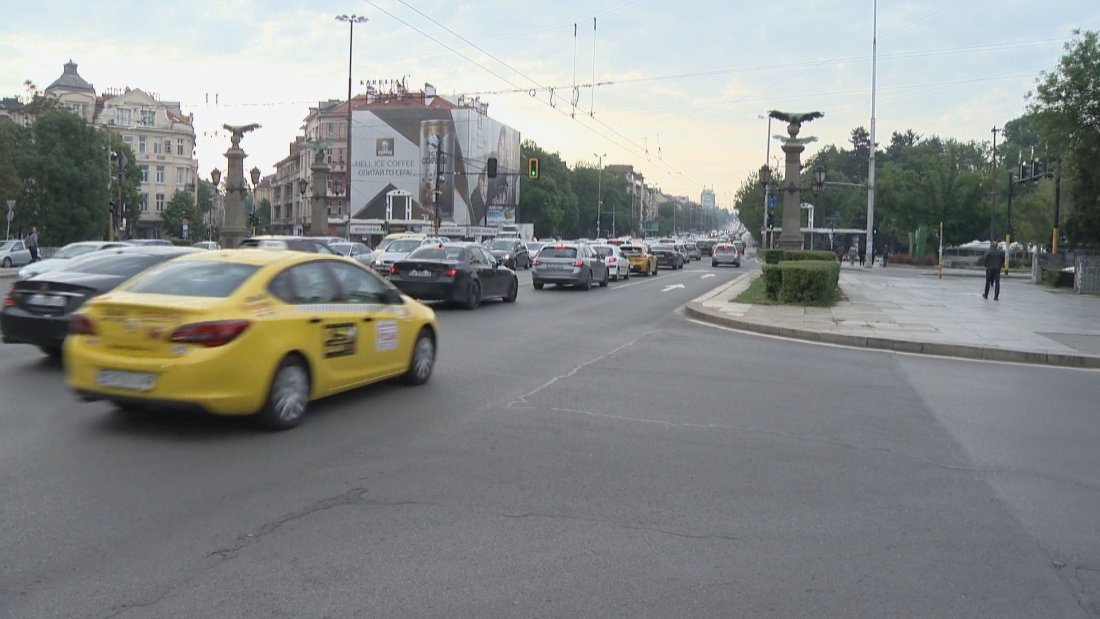София осъмна без транспорт, но и без свободни таксита