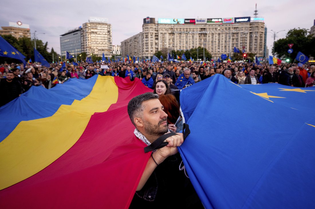 Накъде ще поеме Румъния след балотажа на президентските избори?