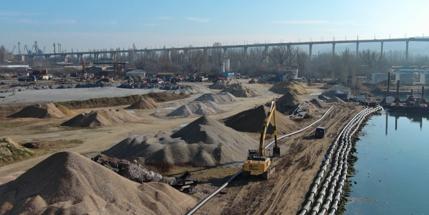 Тръбопроводът във Варненското езеро отново аварира