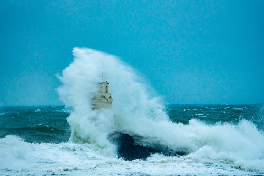 Слънце, но и силен вятър, гръмотевици и валежи до края на седмицата