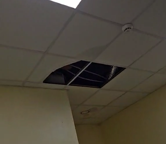 Част от покрива на АГ отделение в Стара Загора рухна по време на ремонт