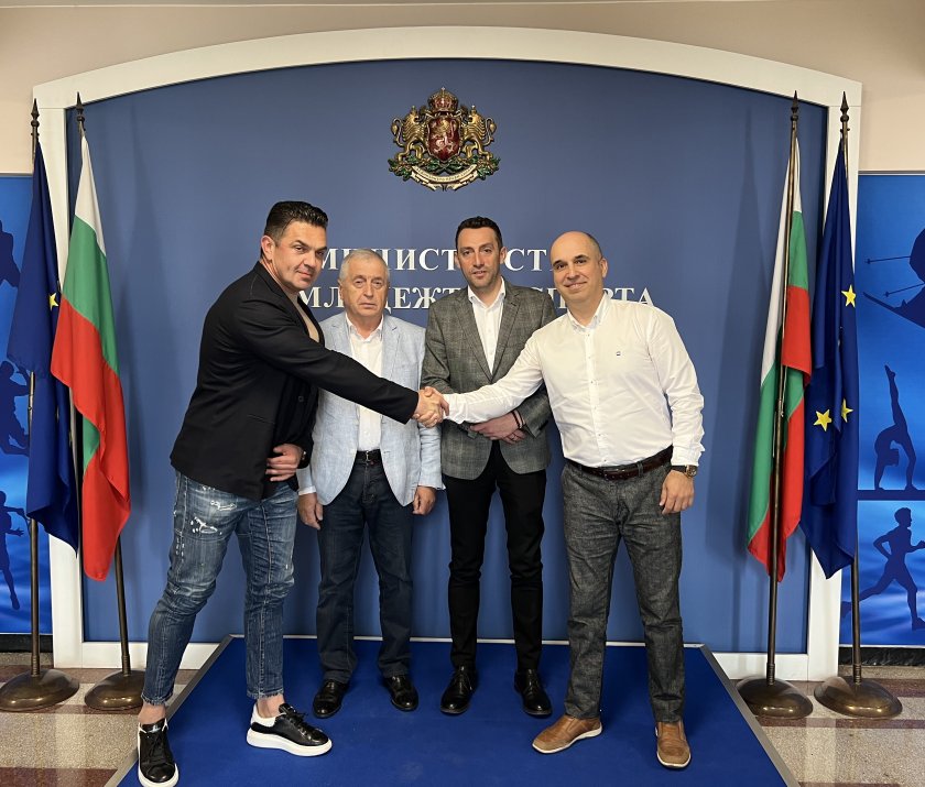 автомобилният спорт нас обединява