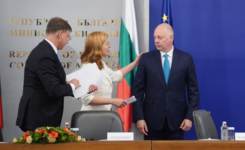 валдис домбровскис еврозоната добрата инвестиция българия прави своето бъдеще