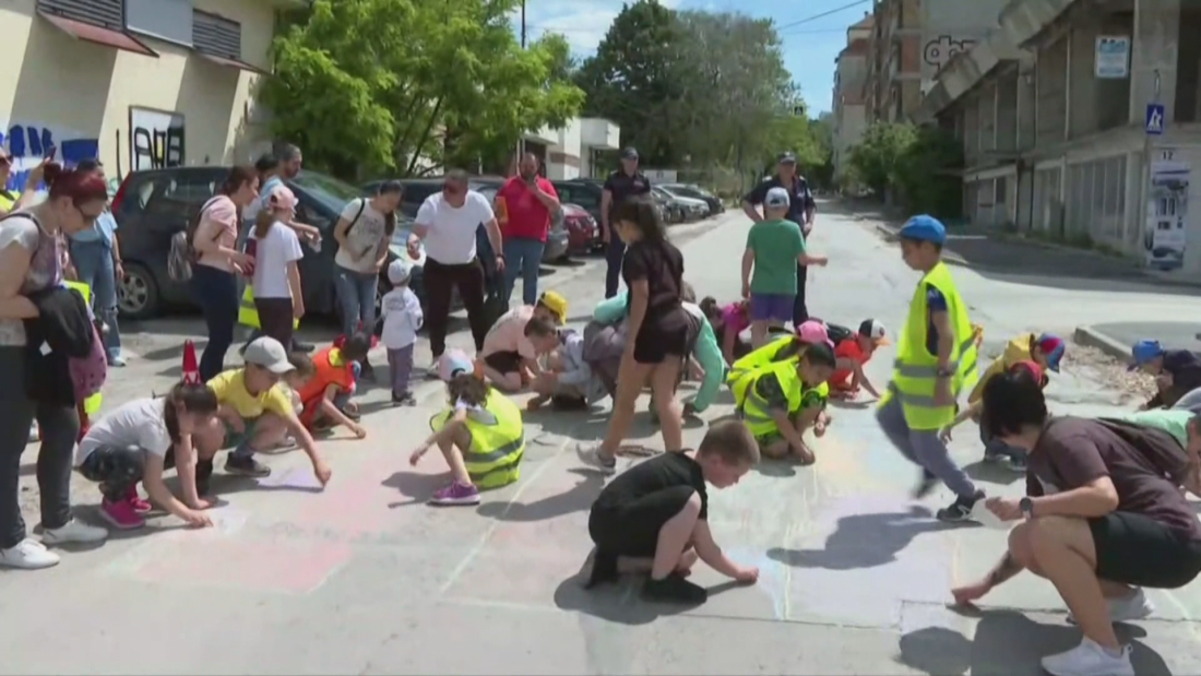 Родители във Варна протестират заради ремонт на училище