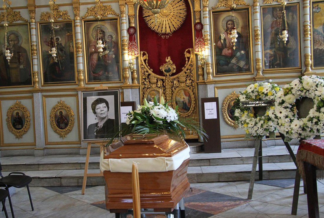 последно сбогом писателката божана апостолова