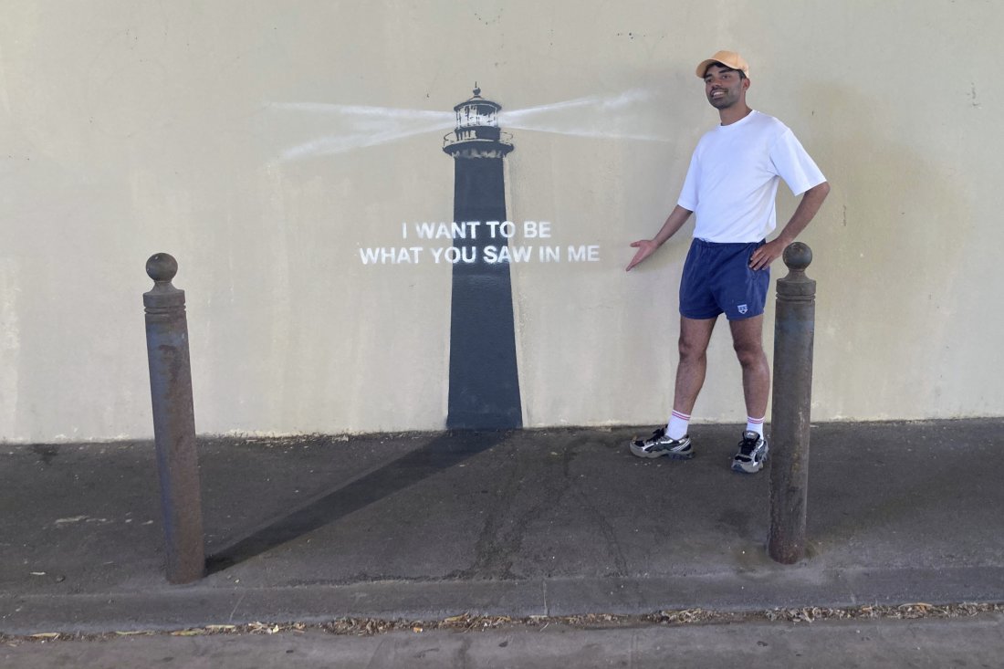 Нов графит на Банкси - морски фар се появи в Марсилия