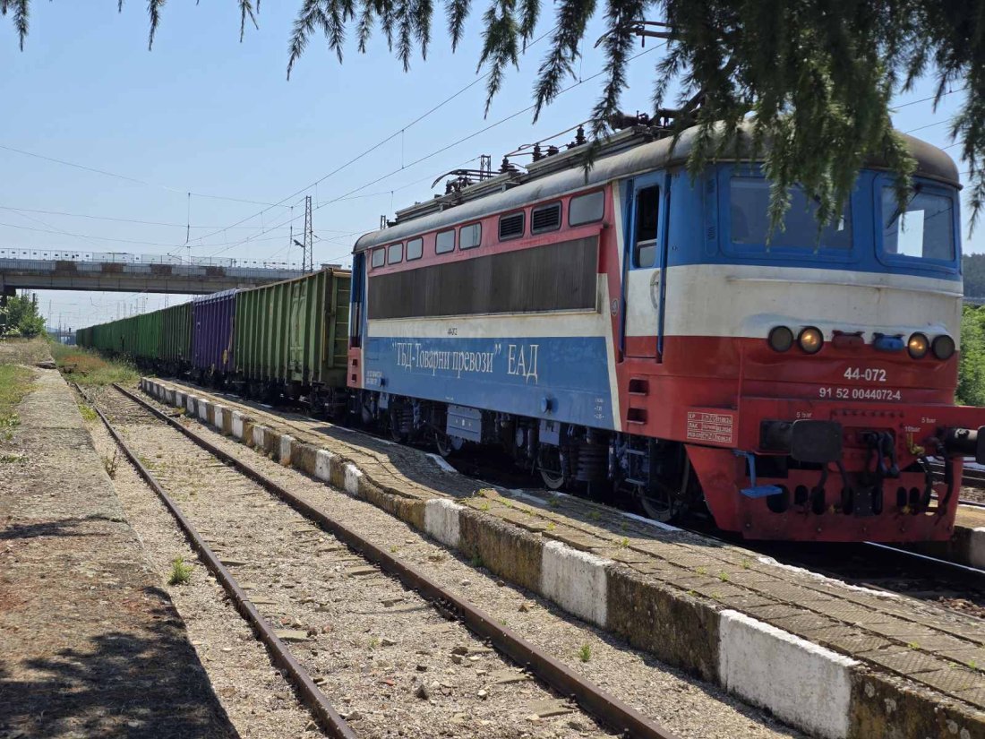 Товарен влак дерайлира край град Кермен