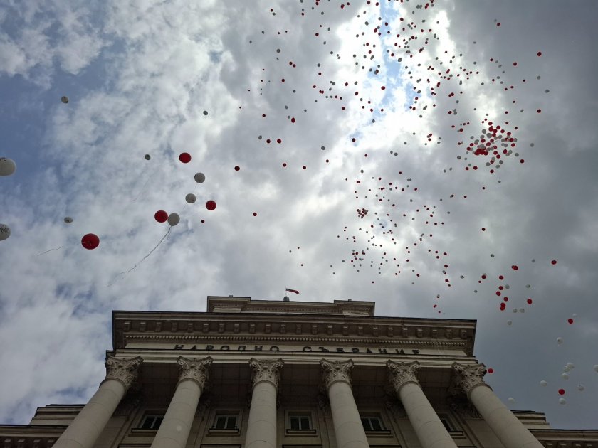 1 юни без твоя ангел: Със снимки на децата си, вместо с тях (ОБЗОР)