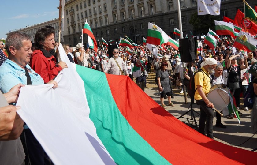 Протестът срещу еврото блокира движението в София