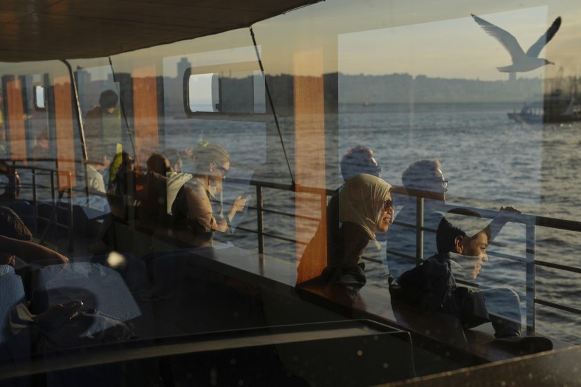 Съдът в Истанбул издаде заповед за арест на собственика на най-голямата опозиционна телевизия - Халк ТВ