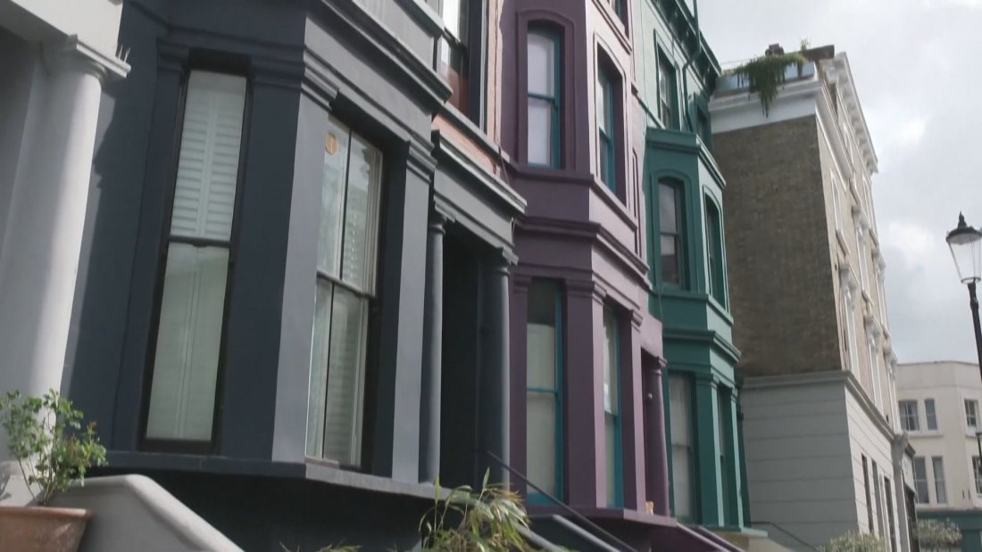 За да отблъснат туристите: Жителите на "Нотинг хил" боядисват къщите си в черно