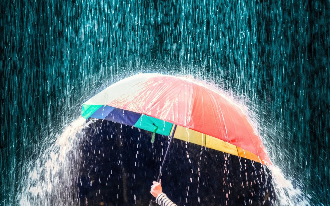 Горещо - примесено с дъжд: Къде ще вали?