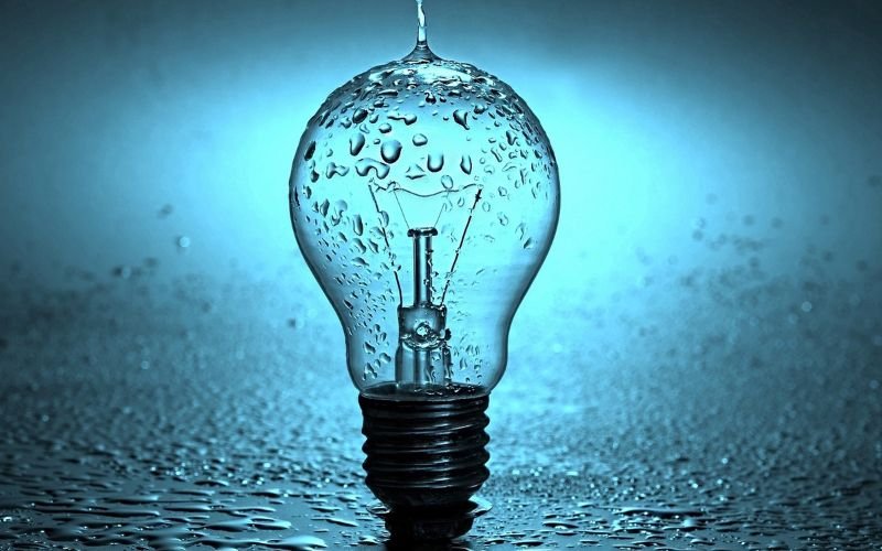 Новите цени на тока, парното и топлата вода: КЕВР решава с колко ще бъде увеличението от 1 юли