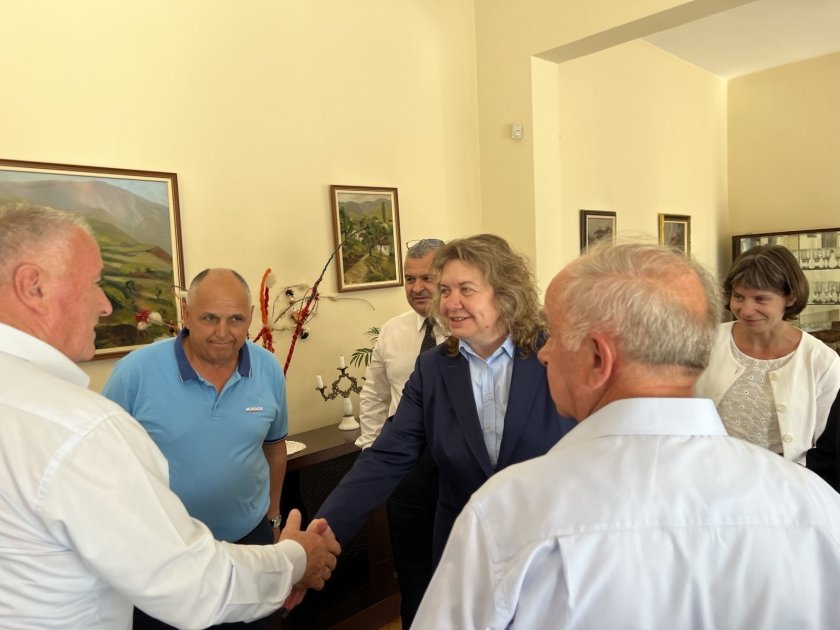 наталия киселова разговаря българската общност албания