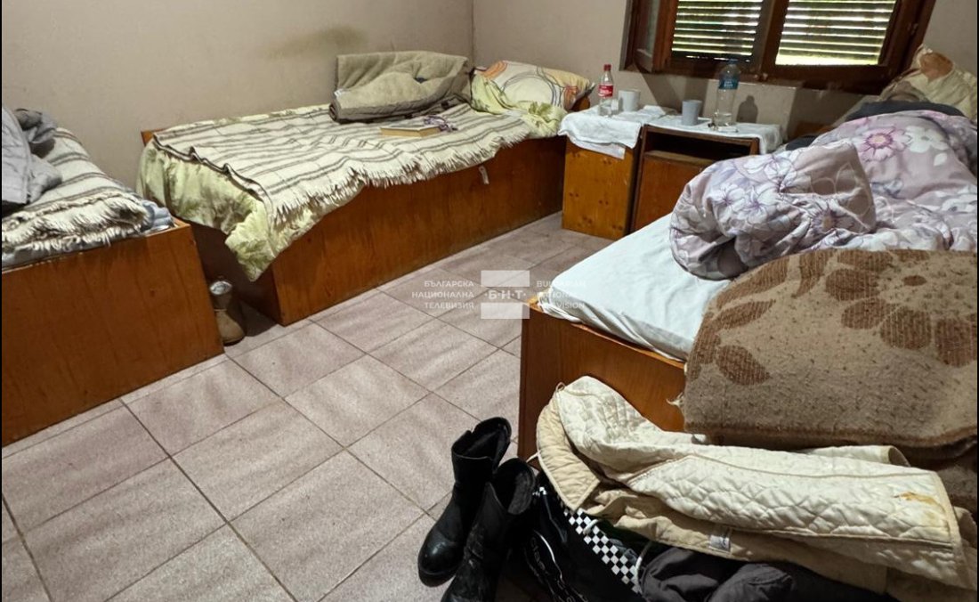 Пред БНТ говорят роднини на възрастните, заключени в "къщите на ужасите" в Старозагорско