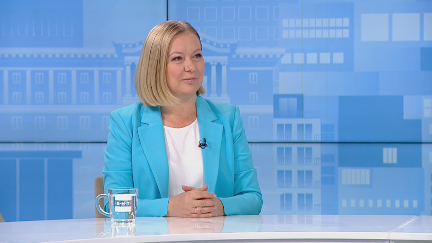 Надежда Йорданова за снимката на Антон Славчев с Кирил Петков: Пеевски прави димки