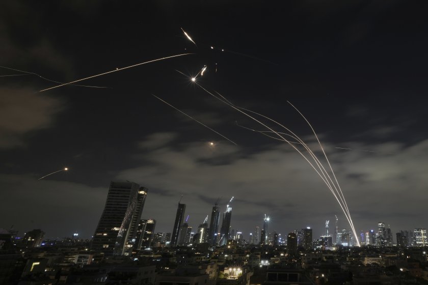 Започна евакуация на българите от Израел: 50 наши сънародници се прибират с полет от Египет