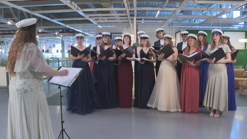 Студентски хор от Швеция пя на български в София