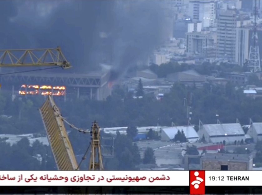 Израел удари държавната телевизия в Иран, атаките бяха заснети на живо