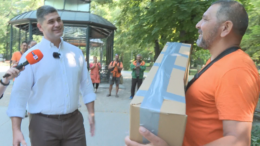 Добрата новина: Лекар от Пловдив дари пианото на дъщеря си на самоук музикант