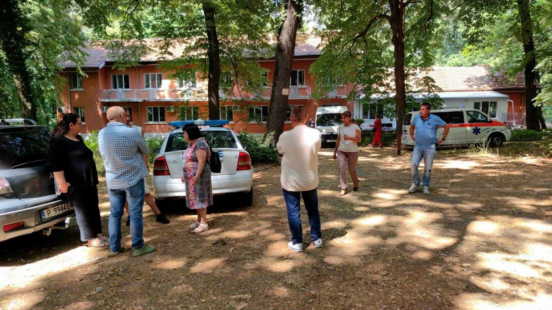 Закриват хоспис за възрастни в с. Николово, започва извеждане на хората от него