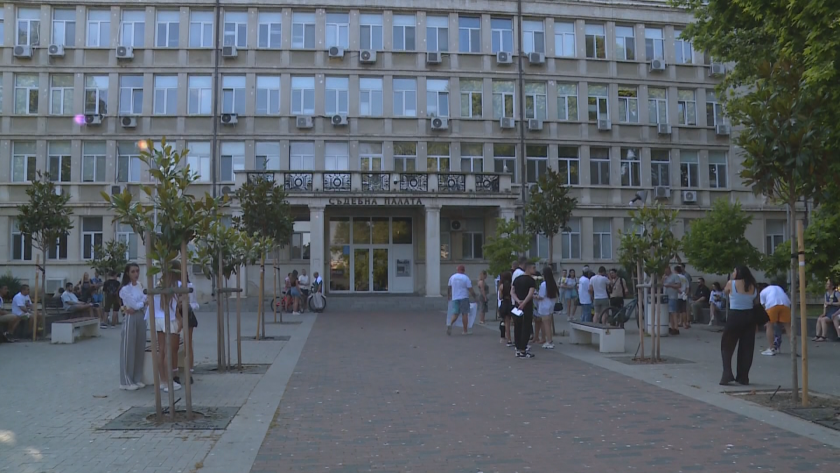 Близки и приятели на Явор Георгиев се събраха на мълчалив протест във Варна