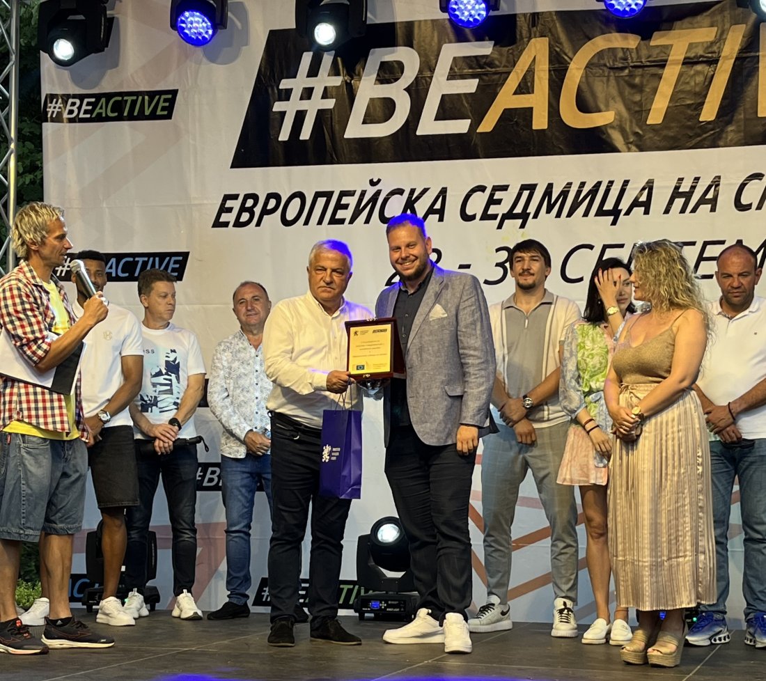 Петър Младенов