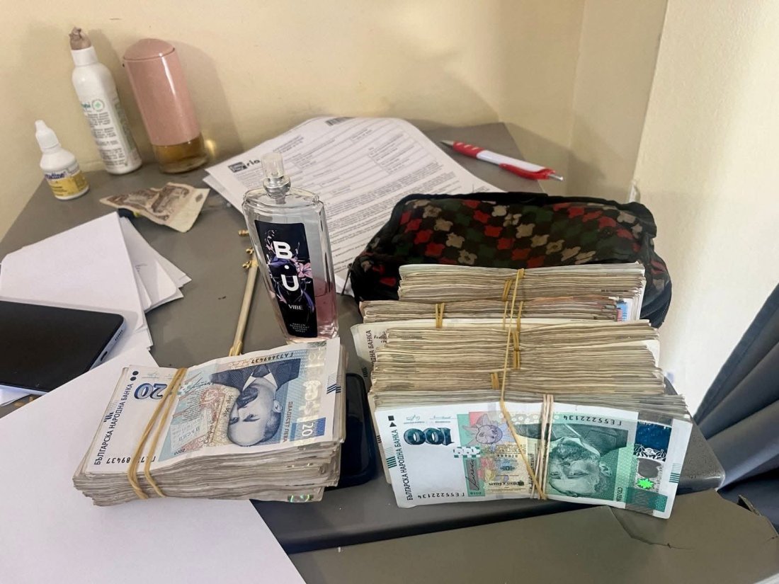 осем мъже арестувани заплахи насилие спрямо длъжници
