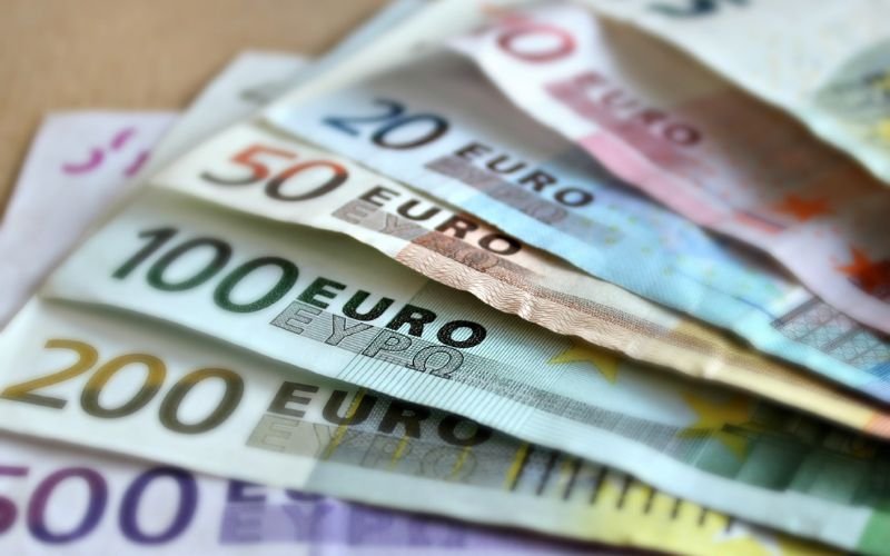 Моите въпроси за €: Ще може ли да се плаща смесено в лева и евро през януари 2026 година?