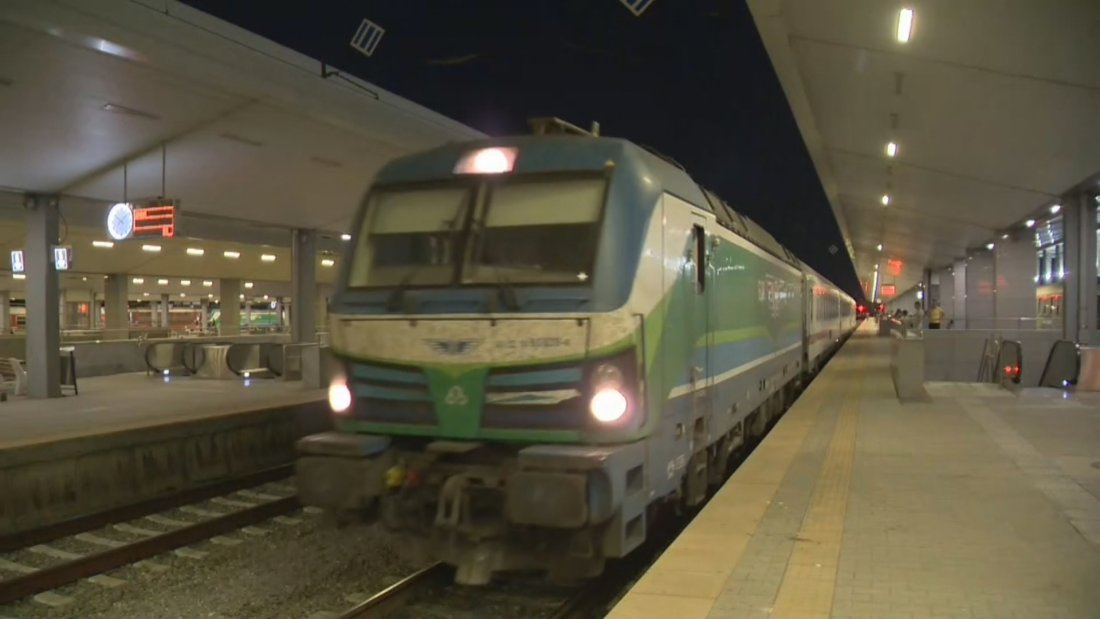 "Като в крематориум е": Пътници за кошмарното пътуване от морето с влак без климатик