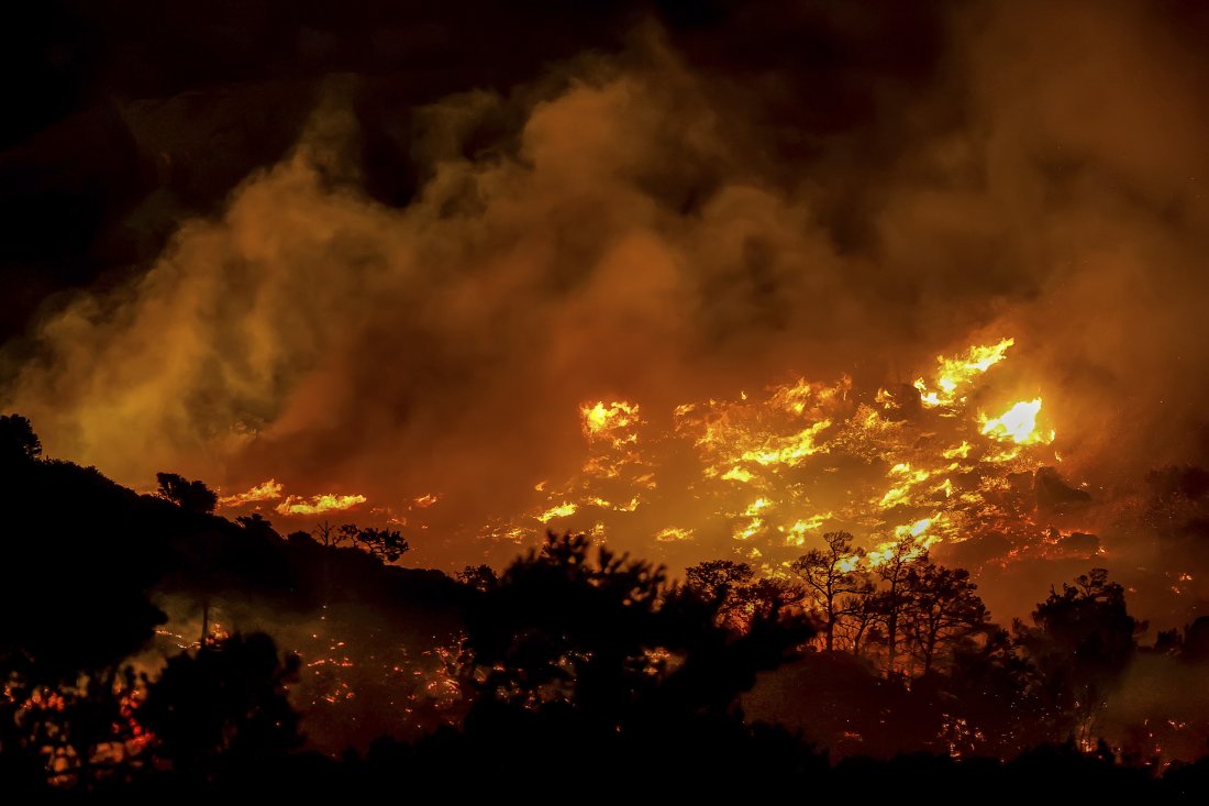 Над 5000 души са евакуирани от гръцкия остров Крит заради пожарите