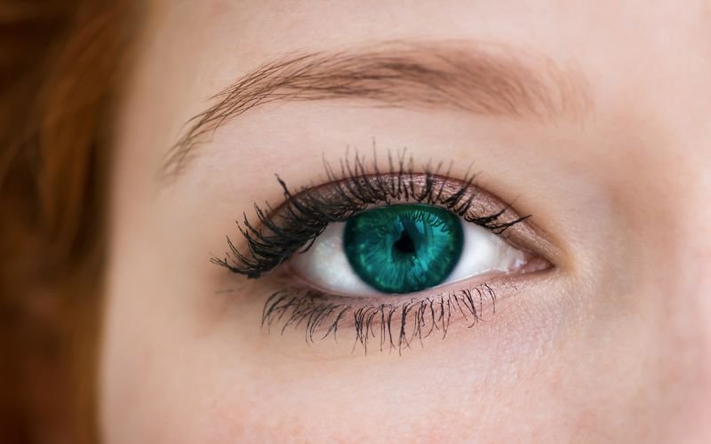 Смяна на цвета на очите - операцията е моден хит във Франция