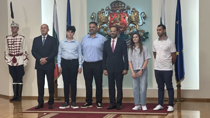 румен радев удостои почетен знак министъра външните работи оман