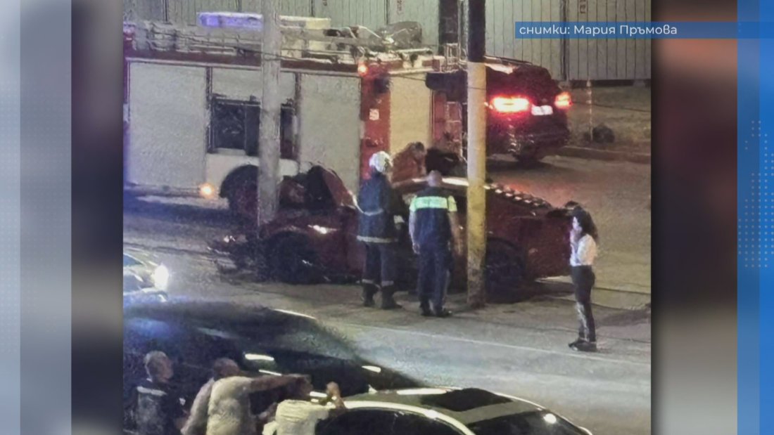 Свистене на гуми и форсиране на двигател: Мощен автомобил се заби челно в уличен стълб в София