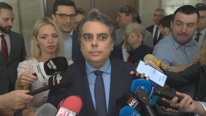 Асен Василев: Гласувахме "за" вота, правителството е изключително вредно за България