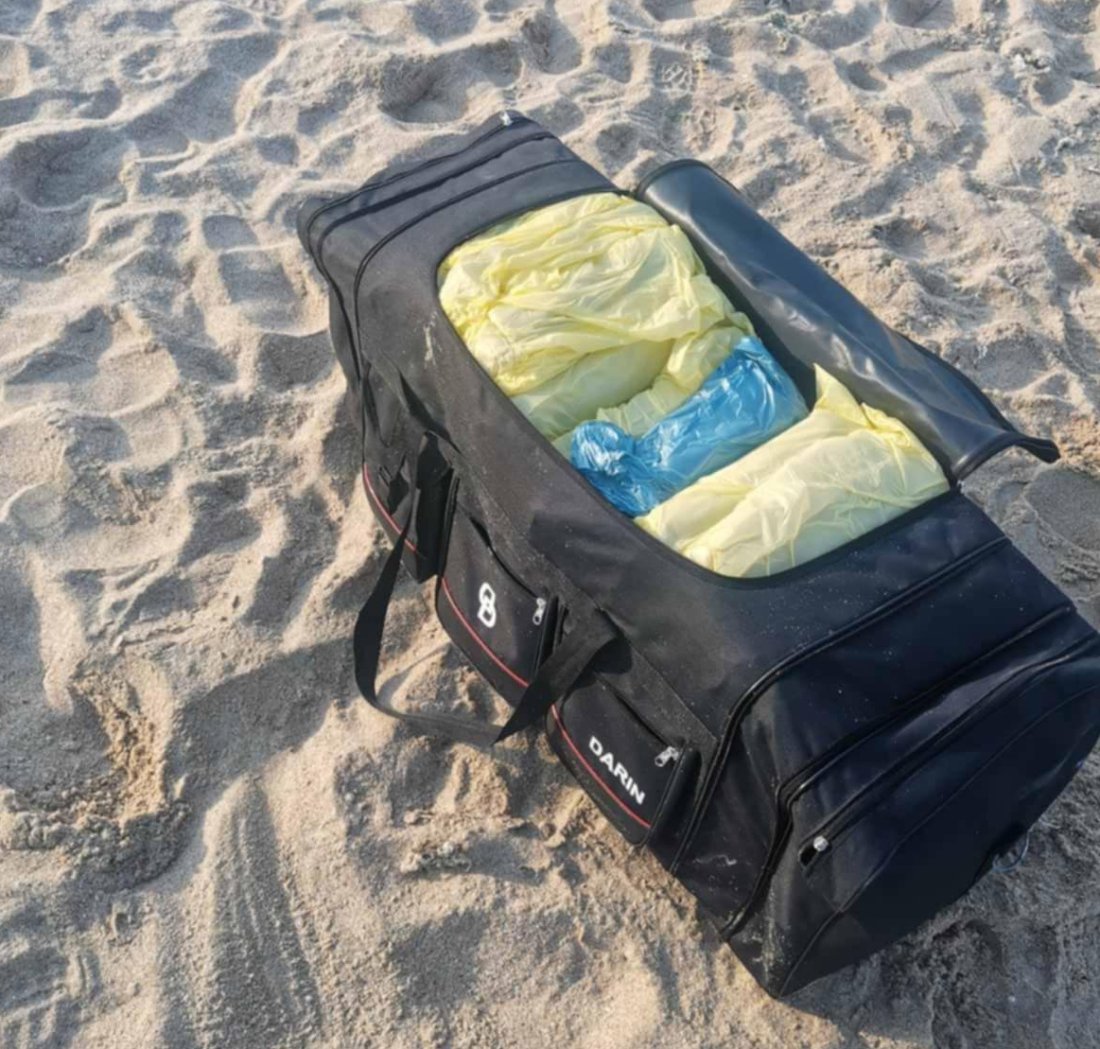 Откриха 40 кг канабис в сакове на български плажове