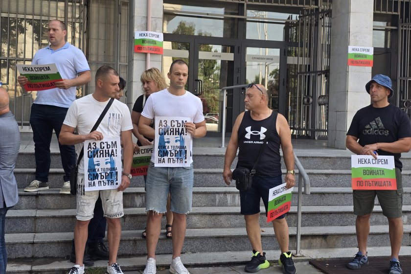 Съдът остави в ареста шофьора, причинил катастрофата, в която загина 12-годишната Сияна