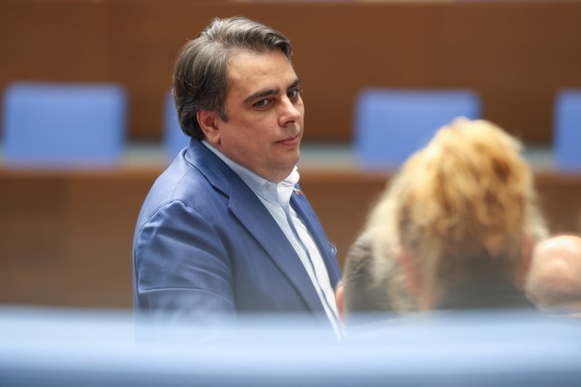 Асен Василев: Обиските на Антикорупционната комисия се извършват по унизителен начин