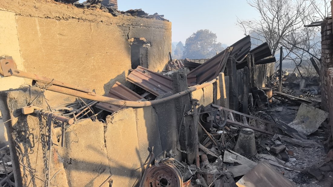 Година след пожара: Жителите на село Воден все още живеят във фургони и без мобилен обхват