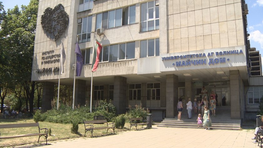 Скандалът в "Майчин дом": Протест и в защита на родилката, и в подкрепа на лекарката