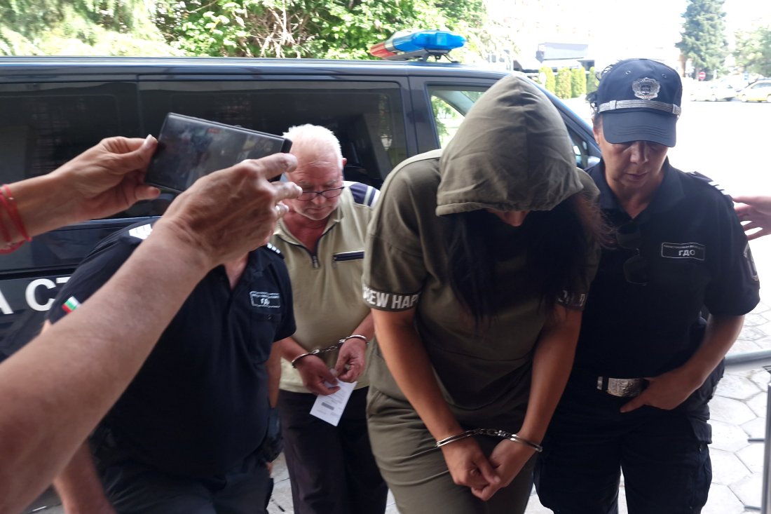 Съдът в Хасково решава дали да върне в ареста двамата обвиняеми по делото за цигарената фабрика