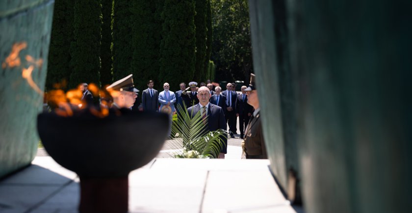 President Rumen Radev Honoured Bulgarian Heroes at the Military Cemetery in Vukovar