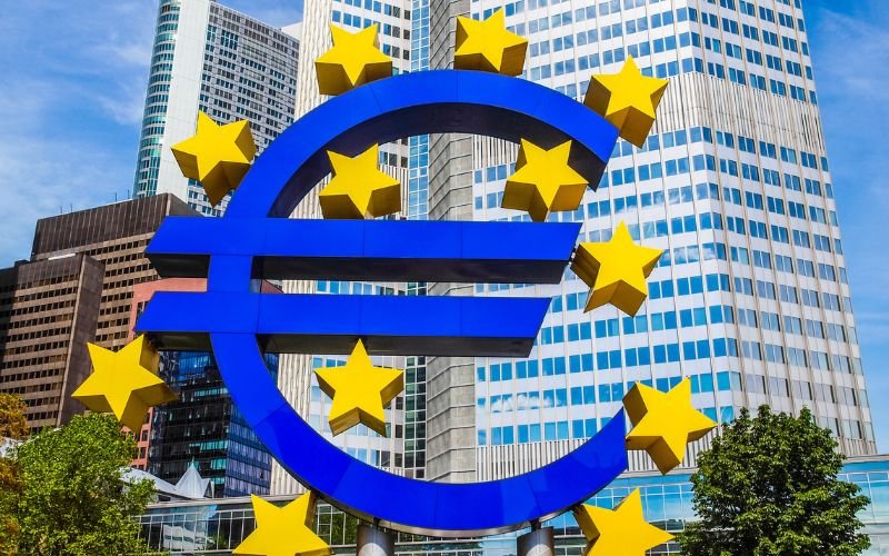 Как Европа реагира на положителното решение за влизането на България в еврозоната?